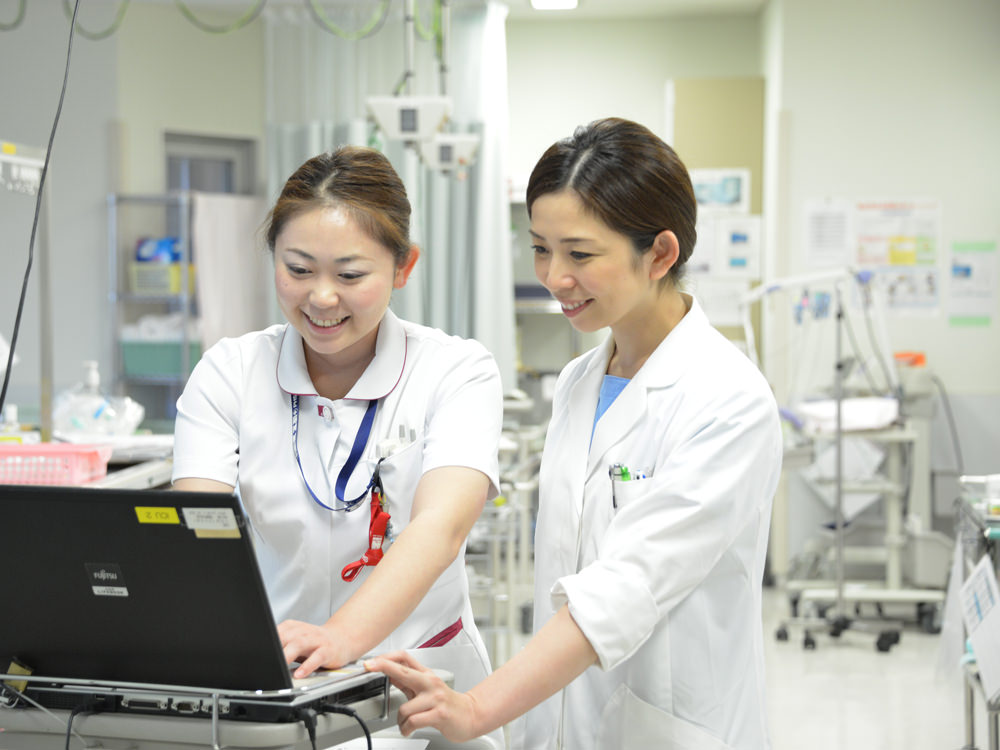 当院の外科では、各分野の専門医が腹腔鏡下手術を中心とした手術を行い、若手を指導しています。