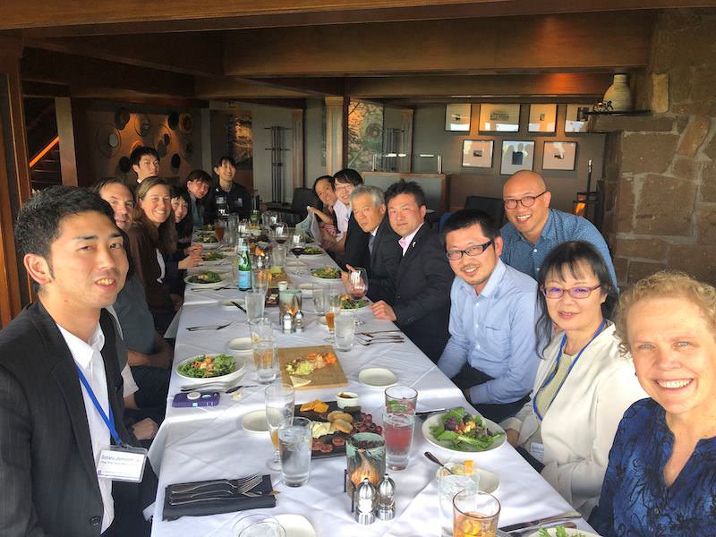 今回の研修に携わってくださったOHSU FMスタッフの方々とのディナーにて。
