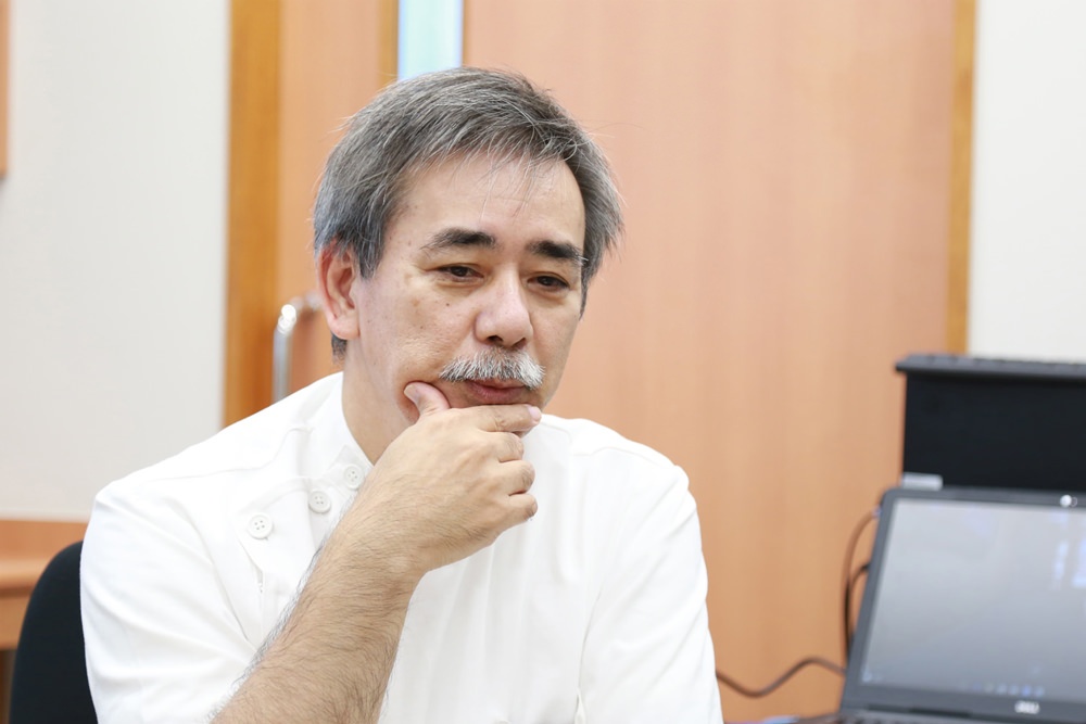 崎原永作先生(竹富町立黒島診療所 所長、沖縄地域医療支援センター 理事・センター長)