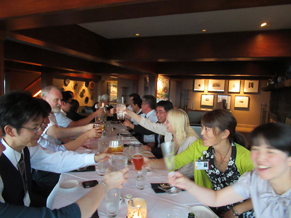 今回の研修に携わってくださったOHSU FMスタッフの方々とのディナー。