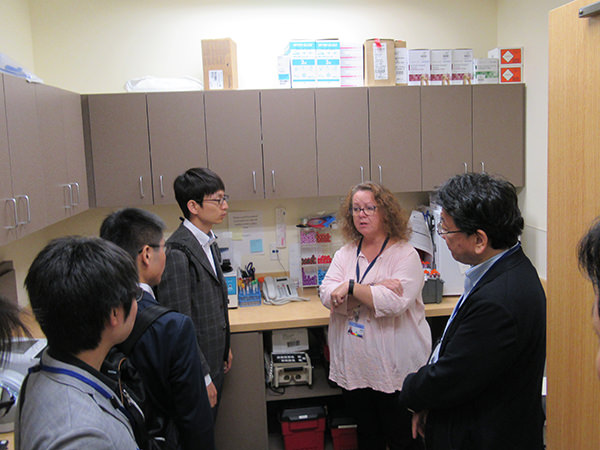 Winding Waters Clinic施設内見学の様子